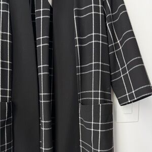 🇨🇦 Body Bag - Montreal. Black and White Plaid Coat